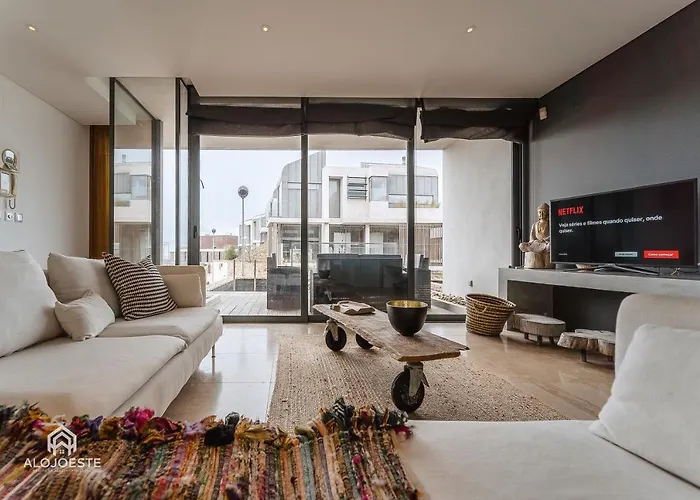 Quaint & Chic Seaside Vila