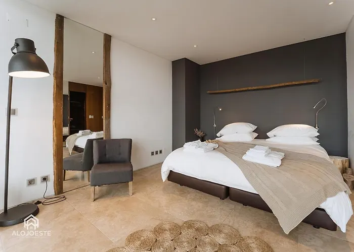 Quaint & Chic Seaside Vila