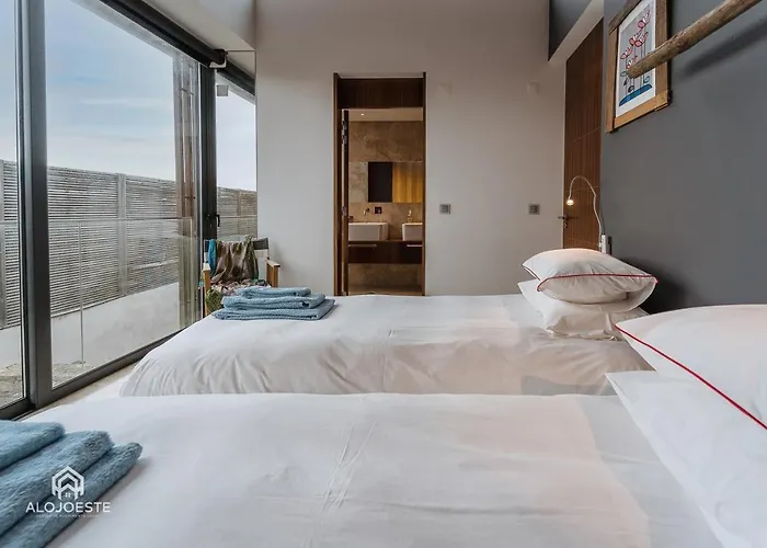 Quaint & Chic Seaside Vila *