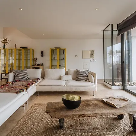 Quaint & Chic Seaside Villa