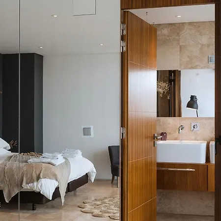 Quaint & Chic Seaside Villa *