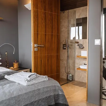 Quaint & Chic Seaside Villa