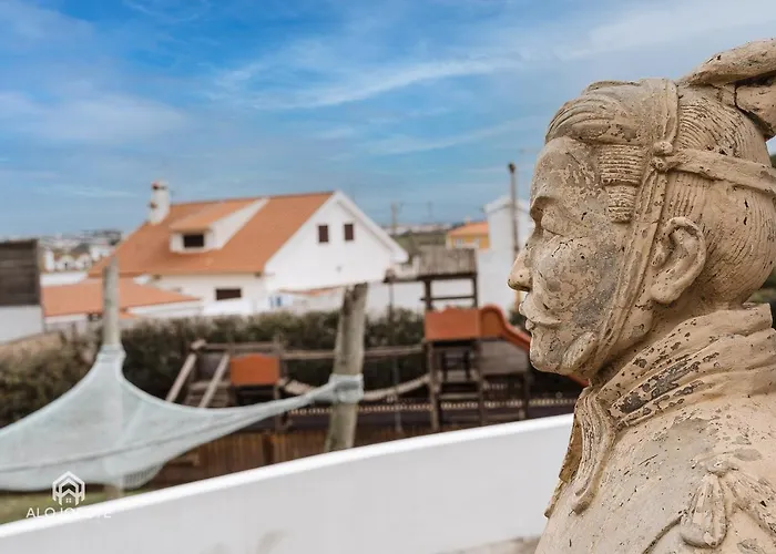 Quaint & Chic Seaside Villa Santa Cruz (Oeste)